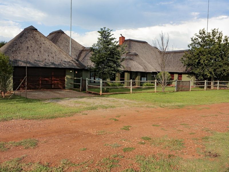 5 Bedroom House for Sale in Popular Letamo Game Estate close to Krugersdorp in Cradle of Humankind - Photo 2