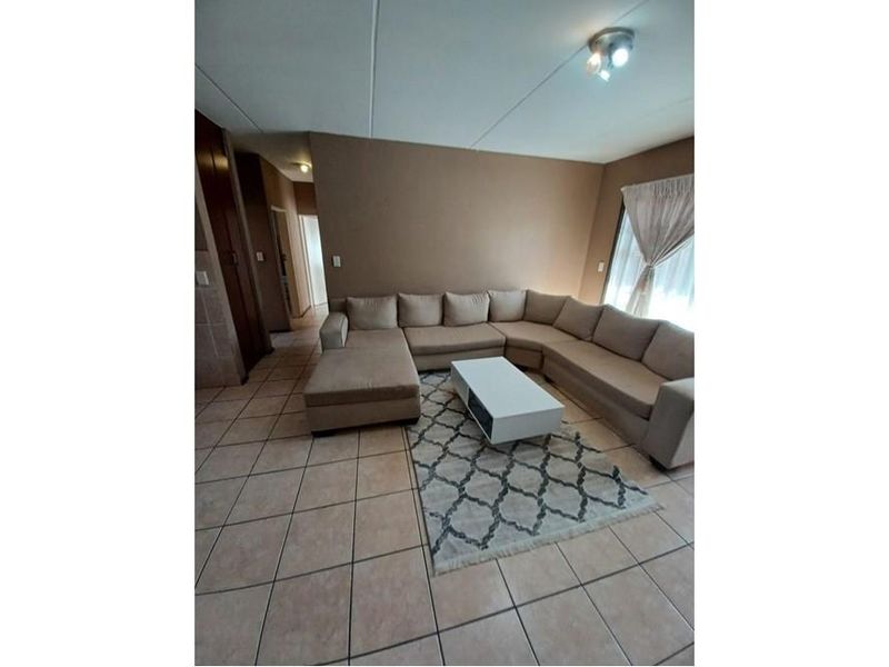 Safe and Secure 3 BED and 2 BATH Ground Floor- Family Size Duplex - Photo 6