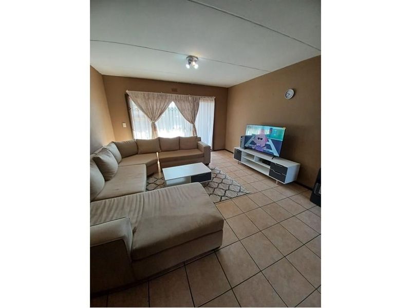 Safe and Secure 3 BED and 2 BATH Ground Floor- Family Size Duplex - Photo 7