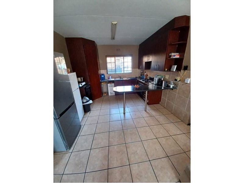 Safe and Secure 3 BED and 2 BATH Ground Floor- Family Size Duplex - Photo 5