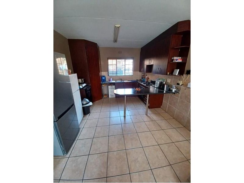 Safe and Secure 3 BED and 2 BATH Ground Floor- Family Size Duplex - Photo 9