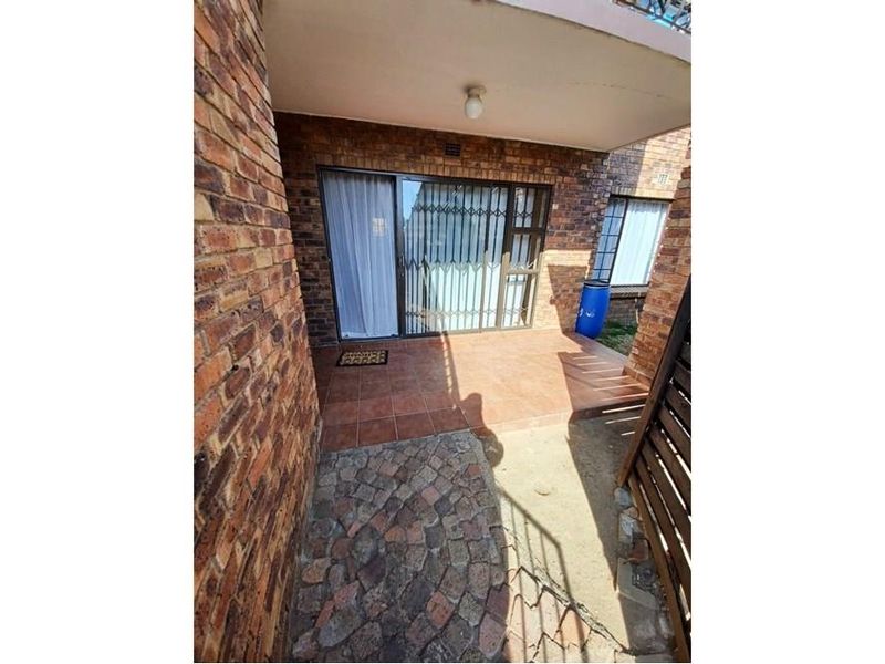 Safe and Secure 3 BED and 2 BATH Ground Floor- Family Size Duplex - Photo 4