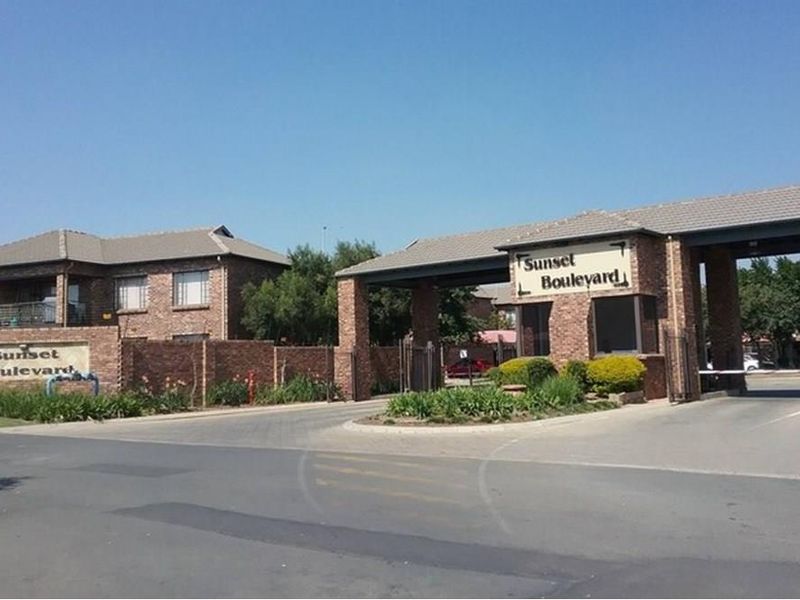 Safe and Secure 3 BED and 2 BATH Ground Floor- Family Size Duplex - Photo 3