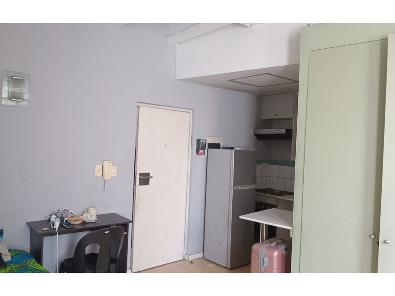 Bachelor Flat in Braamfontein Johannesburg (Manhattan Building) For Sale - Photo 9