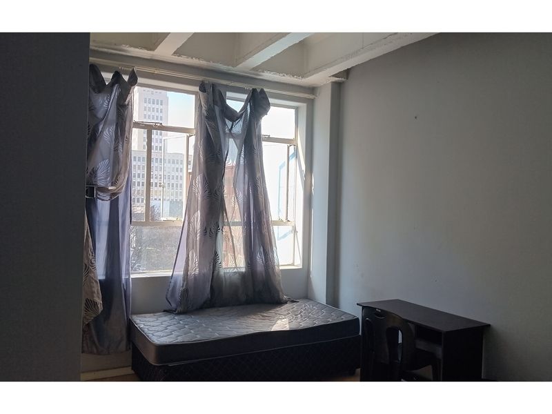 Bachelor Flat in Braamfontein Johannesburg (Manhattan Building) For Sale - Photo 8