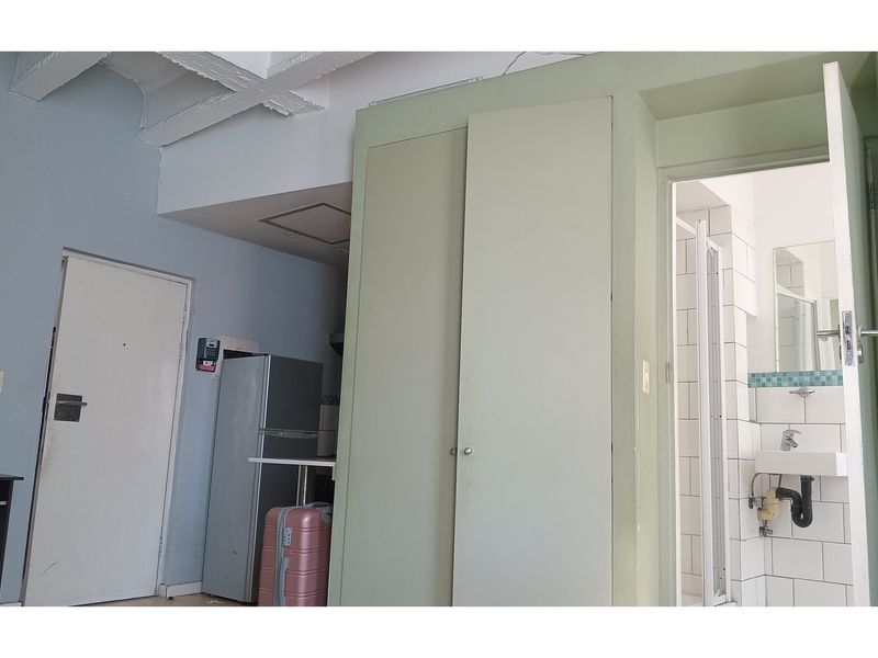 Bachelor Flat in Braamfontein Johannesburg (Manhattan Building) For Sale - Photo 5