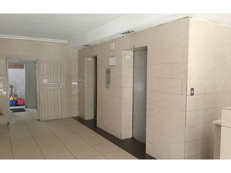 Bachelor Flat in Braamfontein Johannesburg (Manhattan Building) For Sale - Photo 2