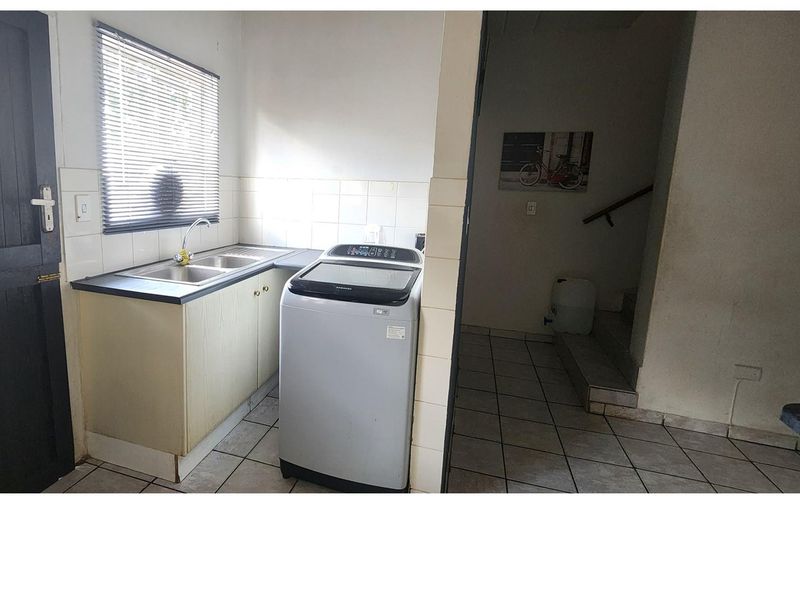 Price Reduced...Spacious Duplex Townhouse in Florida, Roodepoort - Photo 6