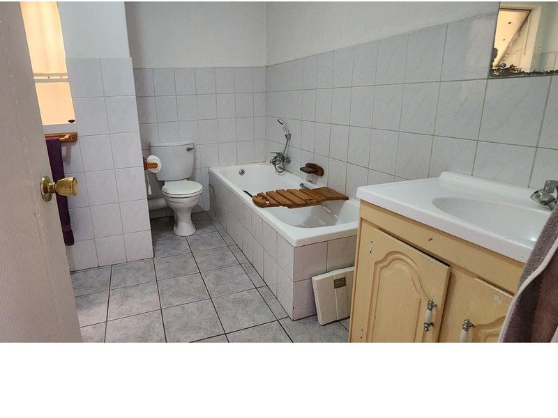 Price Reduced...Spacious Duplex Townhouse in Florida, Roodepoort - Photo 10