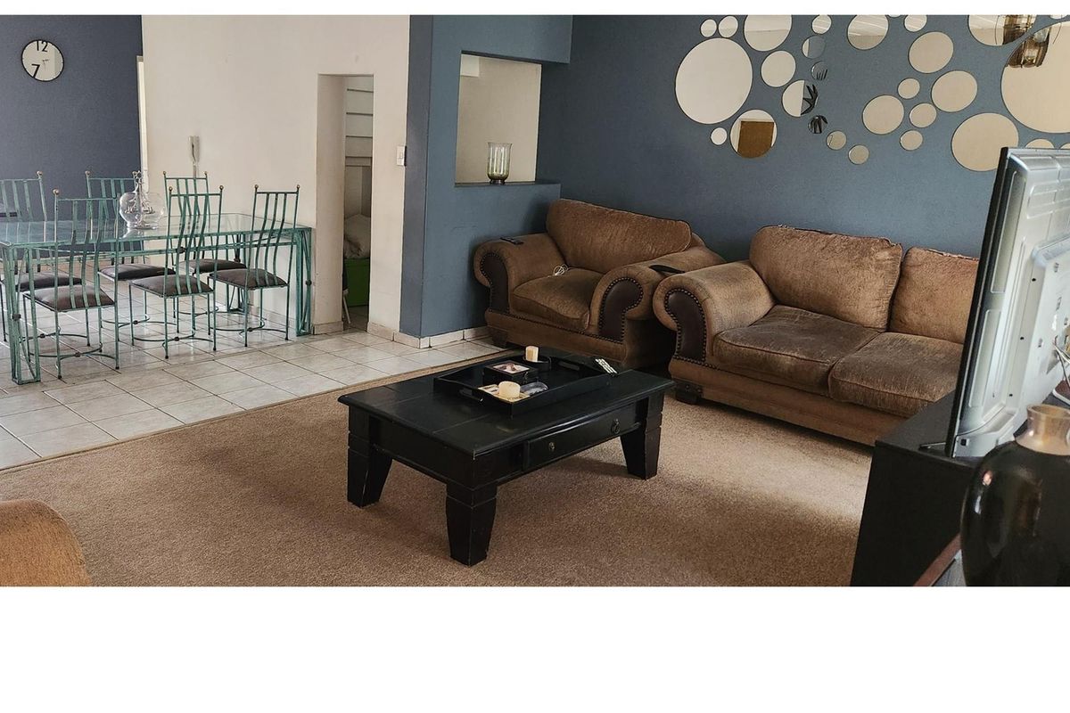 Price Reduced...Spacious Duplex Townhouse in Florida, Roodepoort - Photo 4