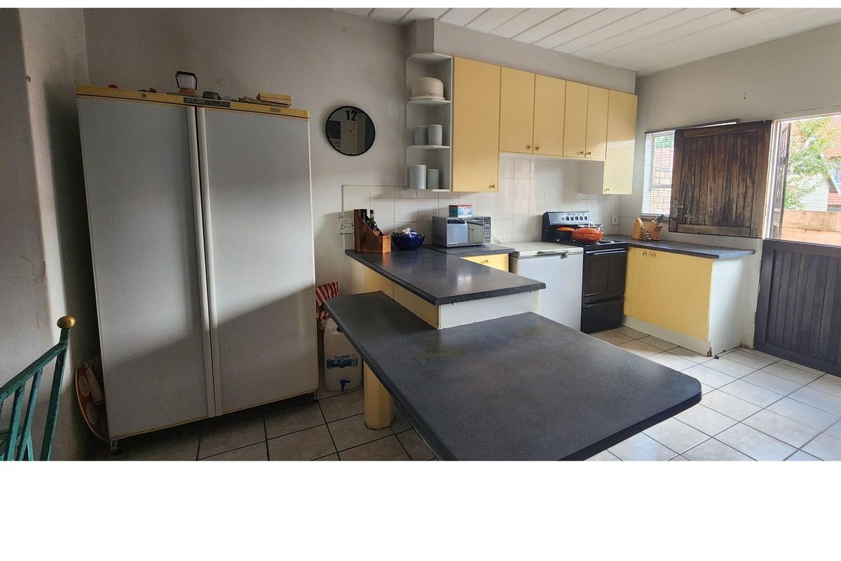 Price Reduced...Spacious Duplex Townhouse in Florida, Roodepoort - Photo 5