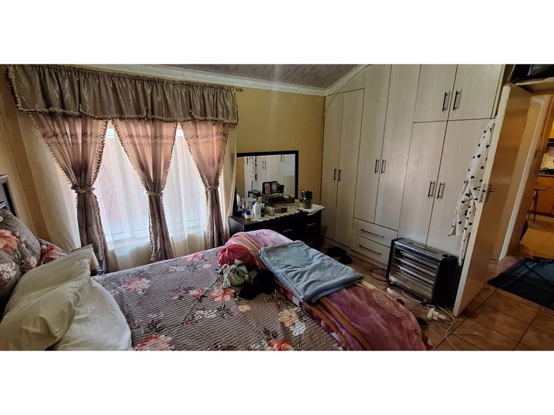 Charming 3-Bedroom Family Home in an Established Area - Photo 9