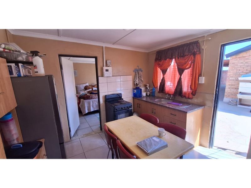 Charming 3-Bedroom Family Home in an Established Area - Photo 7