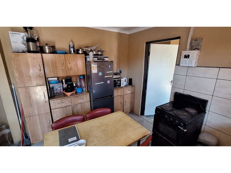 Charming 3-Bedroom Family Home in an Established Area - Photo 6