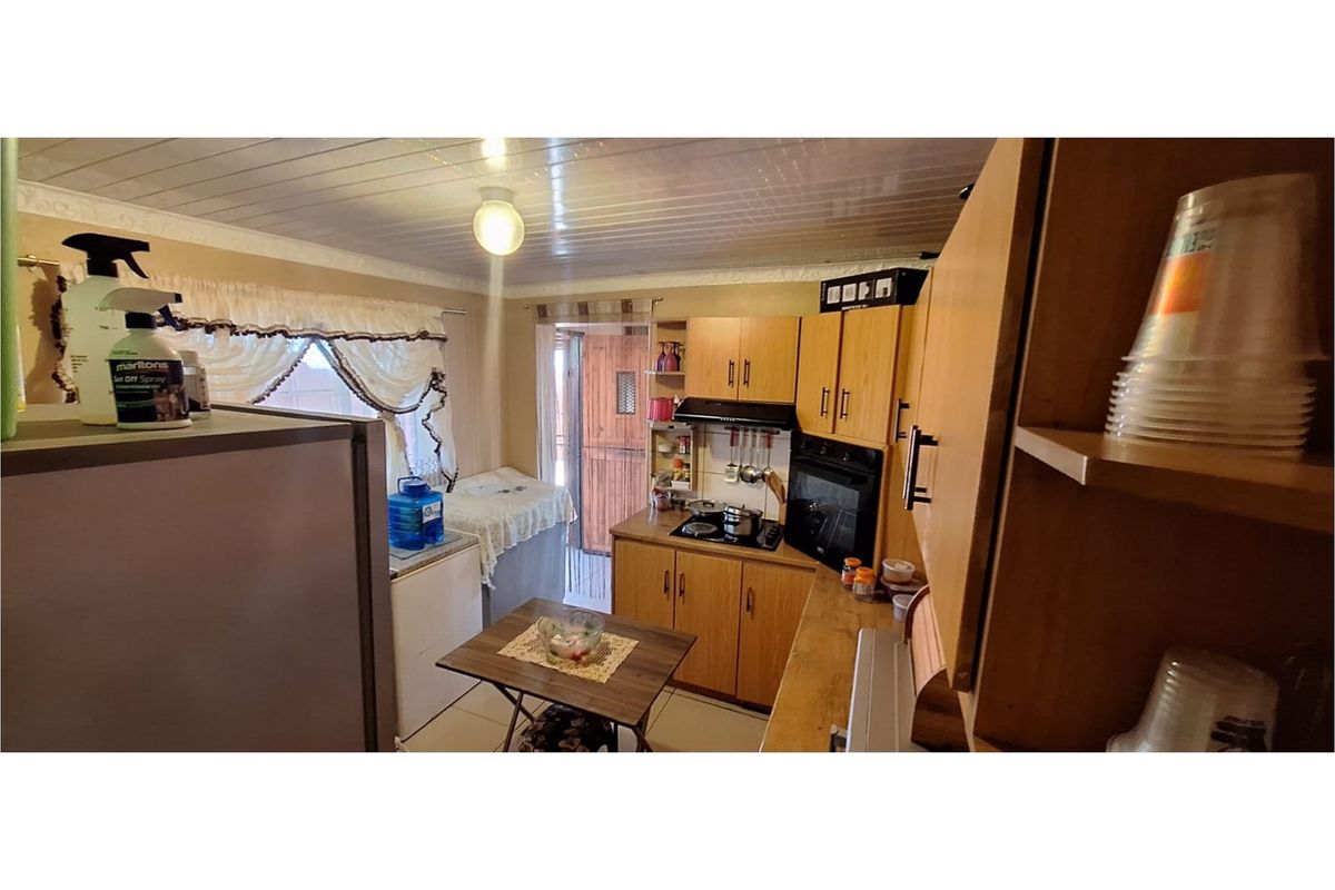 Charming 3-Bedroom Family Home in an Established Area - Photo 5