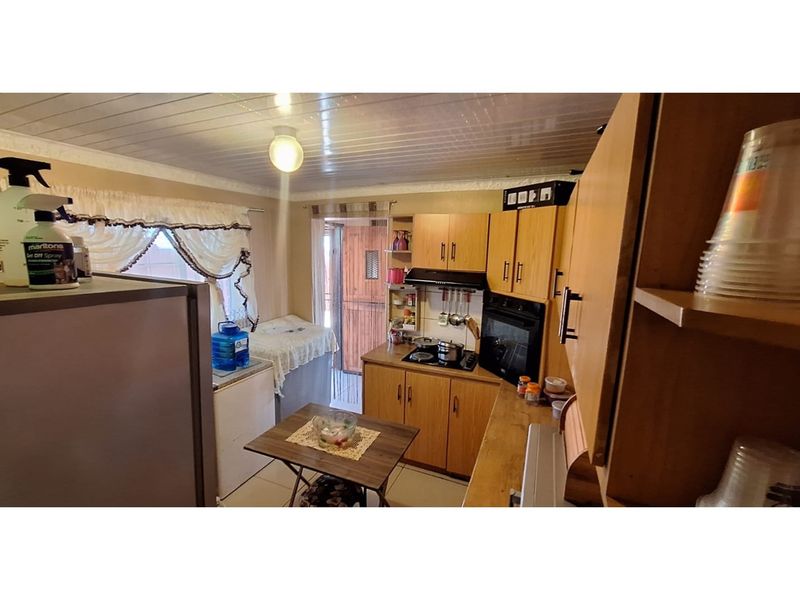 Charming 3-Bedroom Family Home in an Established Area - Photo 5