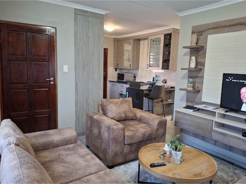 Townhouse For Sale in Summerset, Midrand - Photo 4