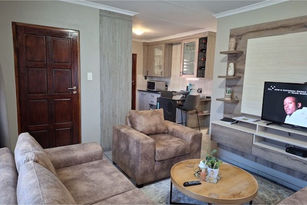 Townhouse For Sale in Summerset, Midrand - Photo 4