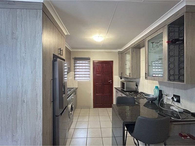 Townhouse For Sale in Summerset, Midrand - Photo 9