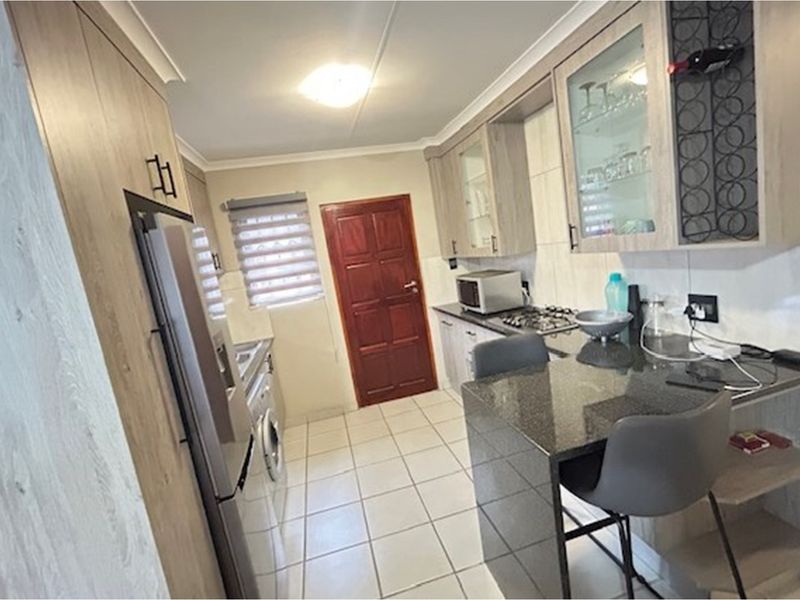 Townhouse For Sale in Summerset, Midrand - Photo 8