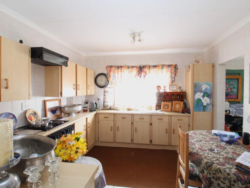 Charming Home in Bela-Bela - Ideal Location Near Warmbad High School! - Photo 7