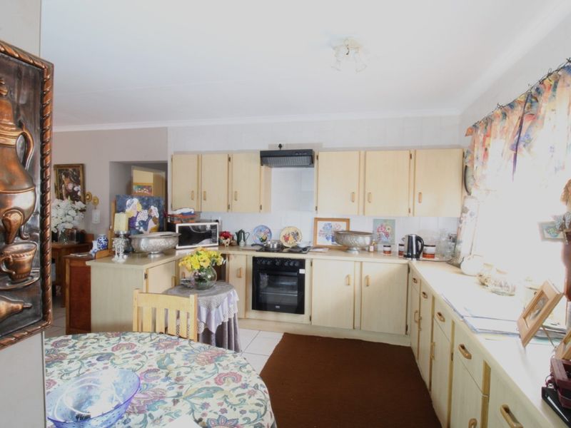 Charming Home in Bela-Bela - Ideal Location Near Warmbad High School! - Photo 6