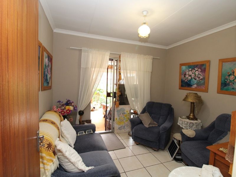 Charming Home in Bela-Bela - Ideal Location Near Warmbad High School! - Photo 9