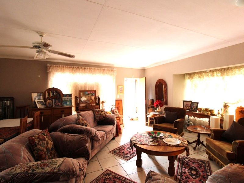 Charming Home in Bela-Bela - Ideal Location Near Warmbad High School! - Photo 5