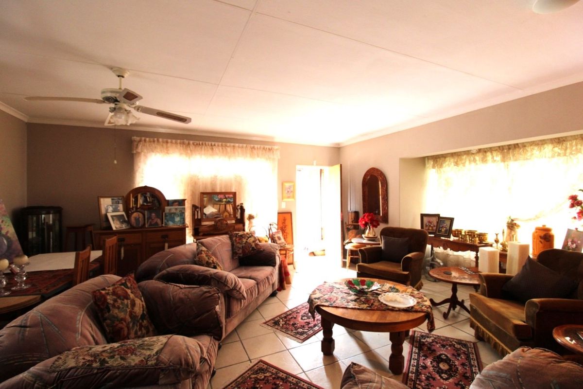 Charming Home in Bela-Bela - Ideal Location Near Warmbad High School! - Photo 5