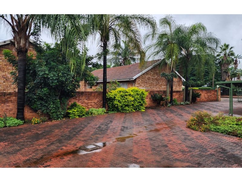 Charming Home in Bela-Bela - Ideal Location Near Warmbad High School! - Photo 2