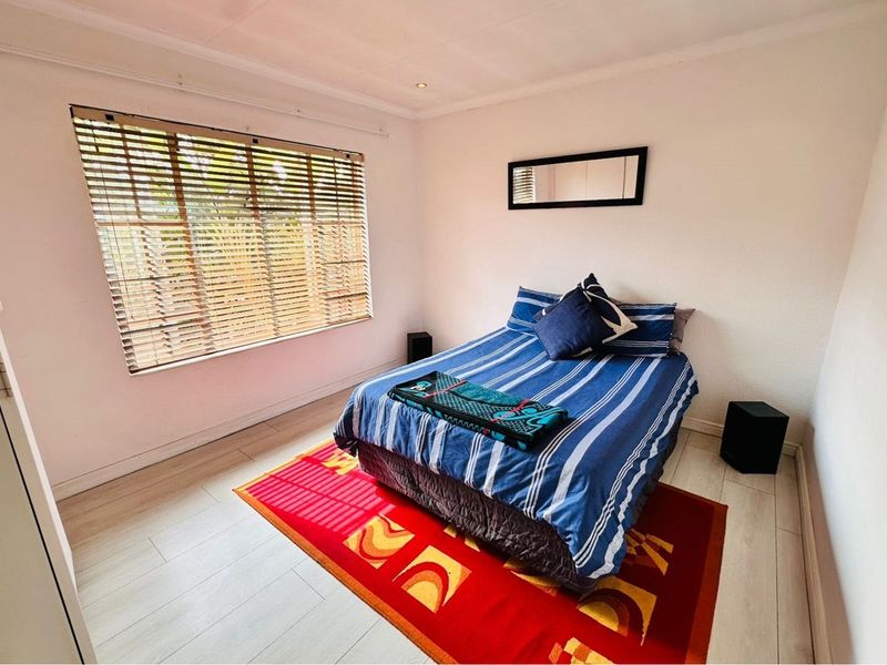 Renovated Two Bedroom Apartment in Prime location in Paulshof - Photo 9