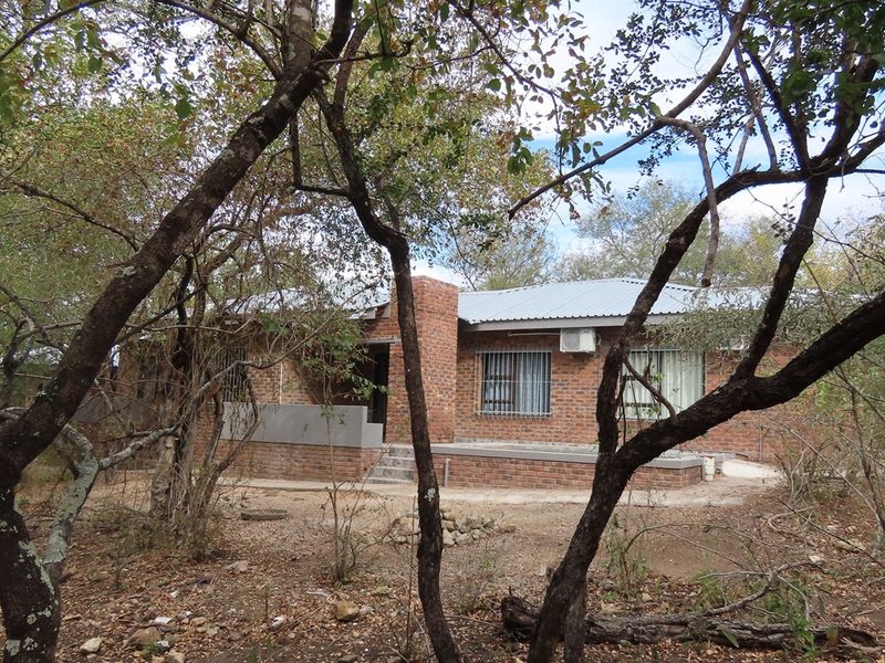 "Modern 4 Bedroom Home Close to the Crocodile River in Marloth Park Awaits You" - Photo 3