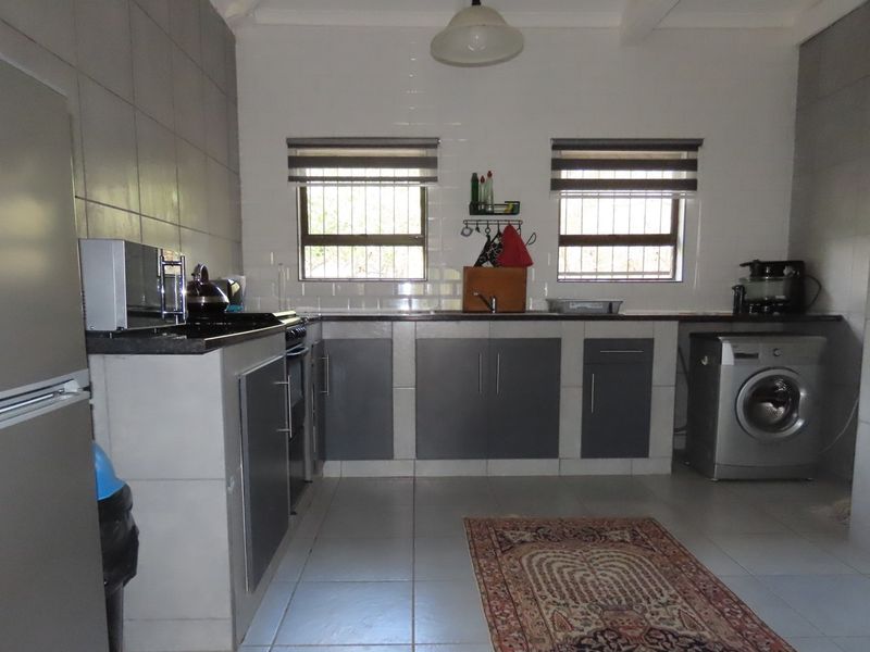 "Modern 4 Bedroom Home Close to the Crocodile River in Marloth Park Awaits You" - Photo 8