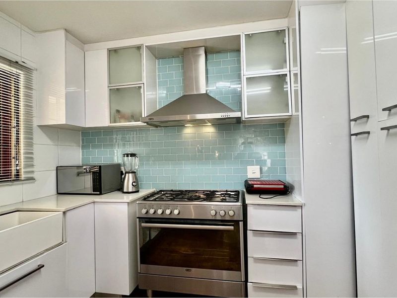 Modern 3-Bed 2.5 bath Duplex in Northgate - Photo 7