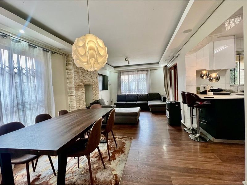 Modern 3-Bed 2.5 bath Duplex in Northgate - Photo 4