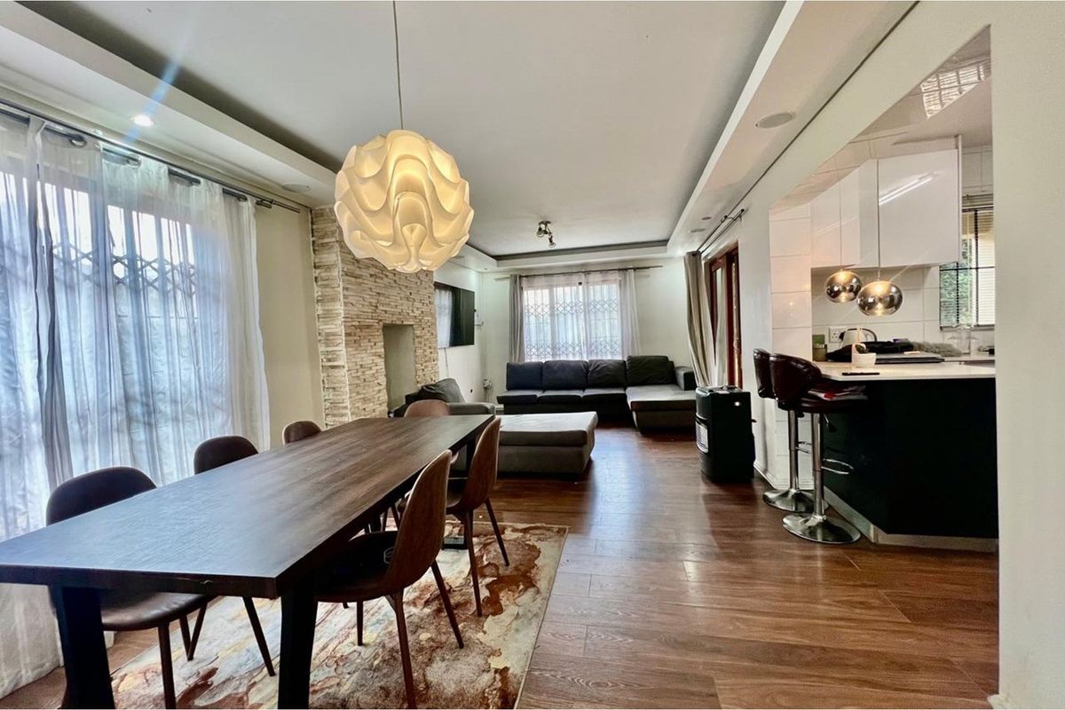 Modern 3-Bed 2.5 bath Duplex in Northgate - Photo 4