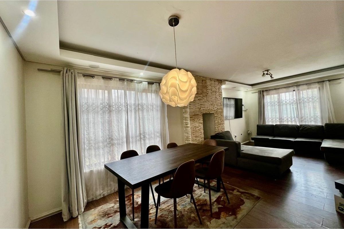 Modern 3-Bed 2.5 bath Duplex in Northgate - Photo 2