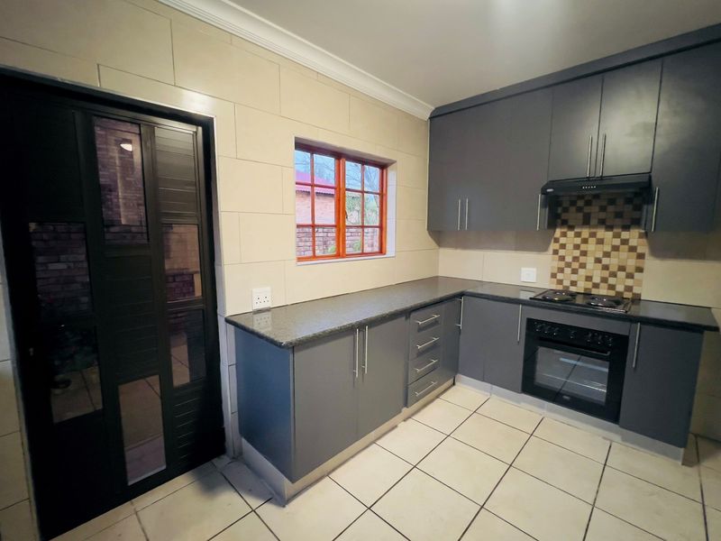 BIG 4 Bedroom Spacious Home in KyalamI - Photo 2