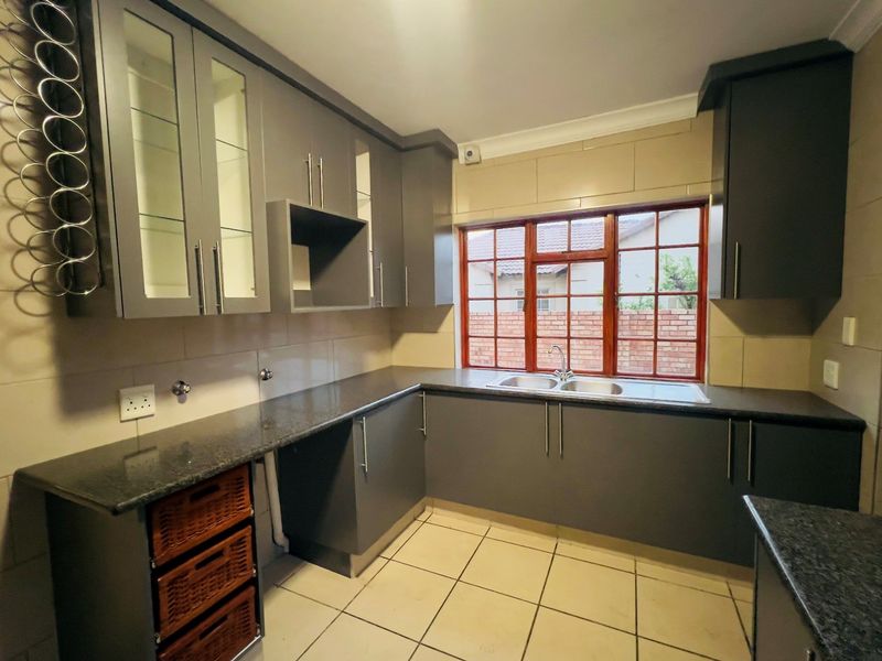 BIG 4 Bedroom Spacious Home in KyalamI - Photo 3