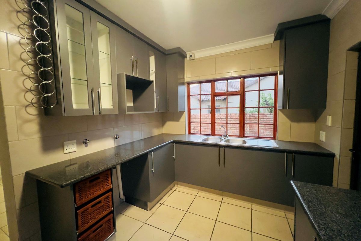 BIG 4 Bedroom Spacious Home in KyalamI - Photo 3