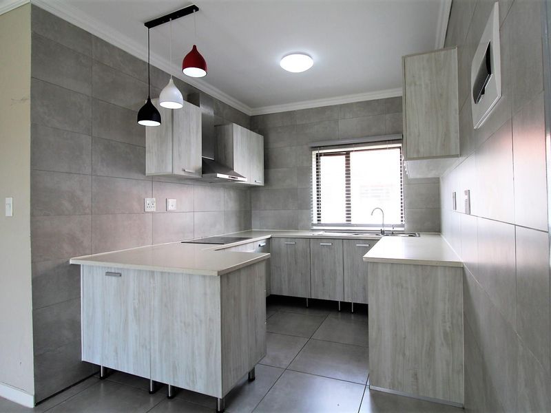 Excellent investment, NO Transfer Duty. - Photo 3