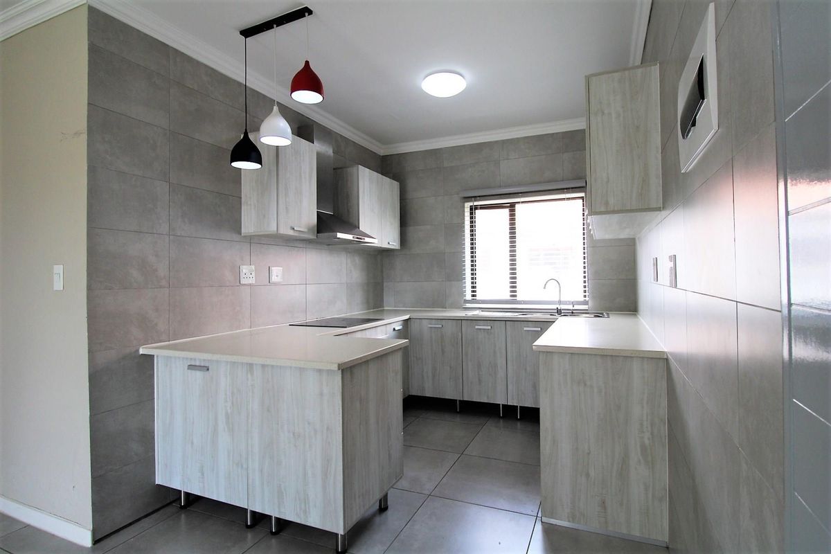 Excellent investment, NO Transfer Duty. - Photo 3