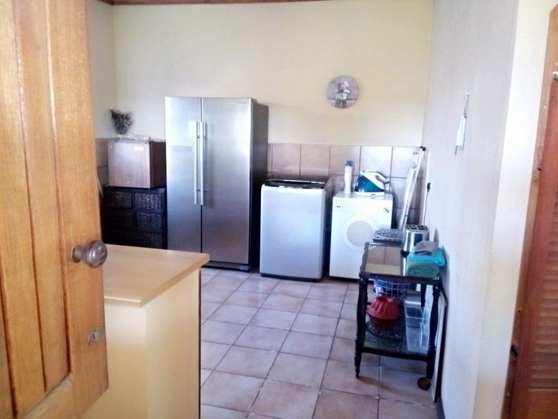 House For Sale in Albertinia - Photo 10