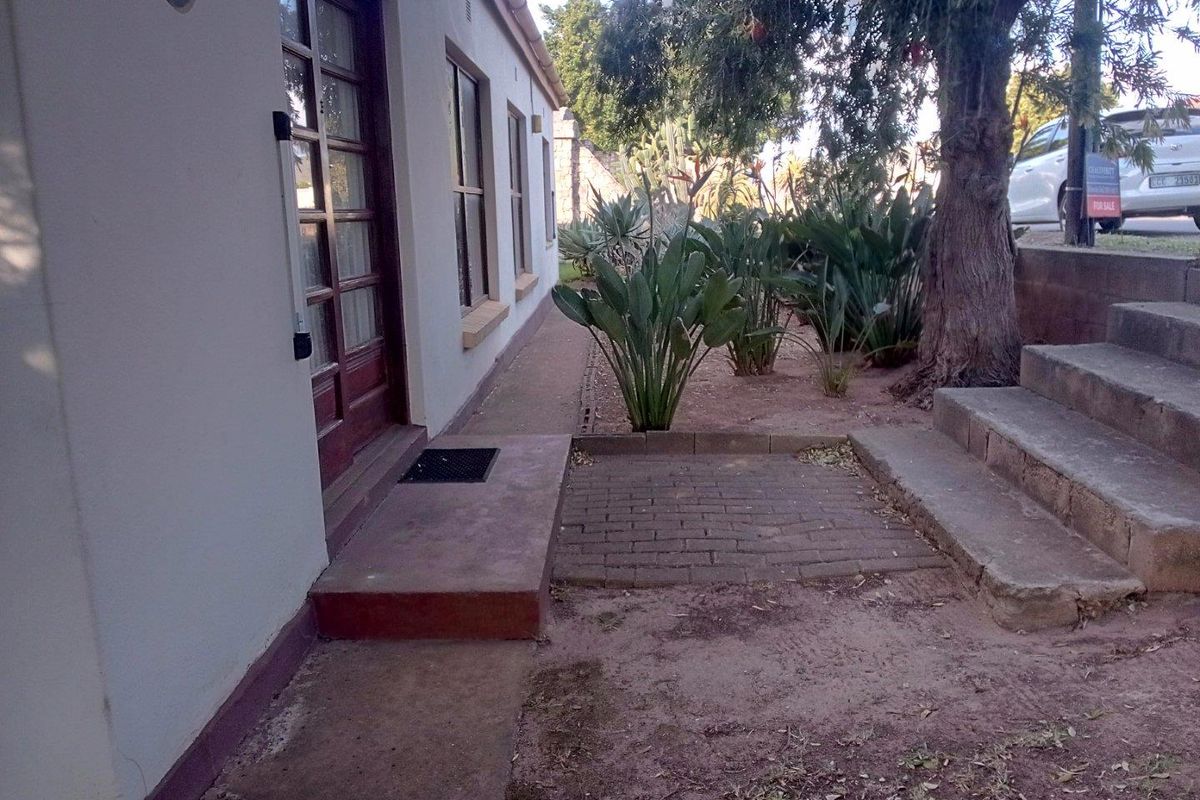 House For Sale in Albertinia - Photo 2