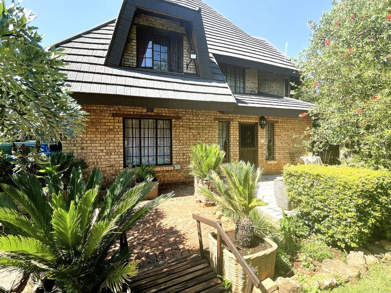 Magnificent Property With Two Cottages for Sale in Henley on Klip - Photo 4