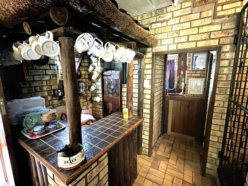 Magnificent Property With Two Cottages for Sale in Henley on Klip - Photo 10