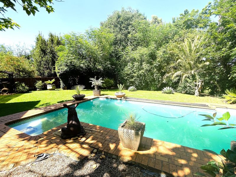 Magnificent Property With Two Cottages for Sale in Henley on Klip - Photo 3