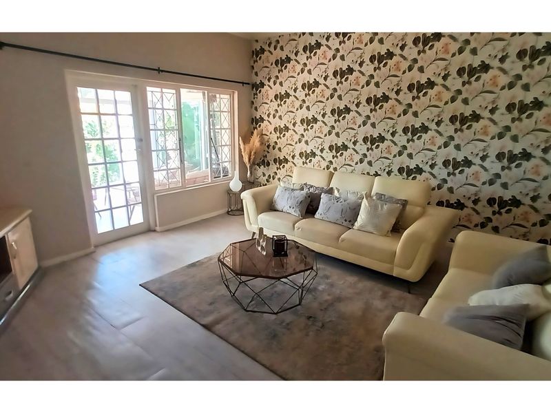 Spacious Family Home with Great Potential in Vincent Heights, East London - Photo 7