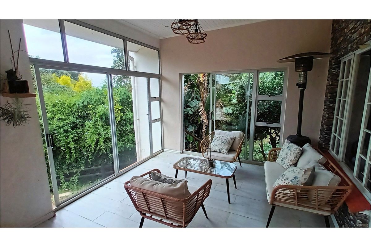 Spacious Family Home with Great Potential in Vincent Heights, East London - Photo 5