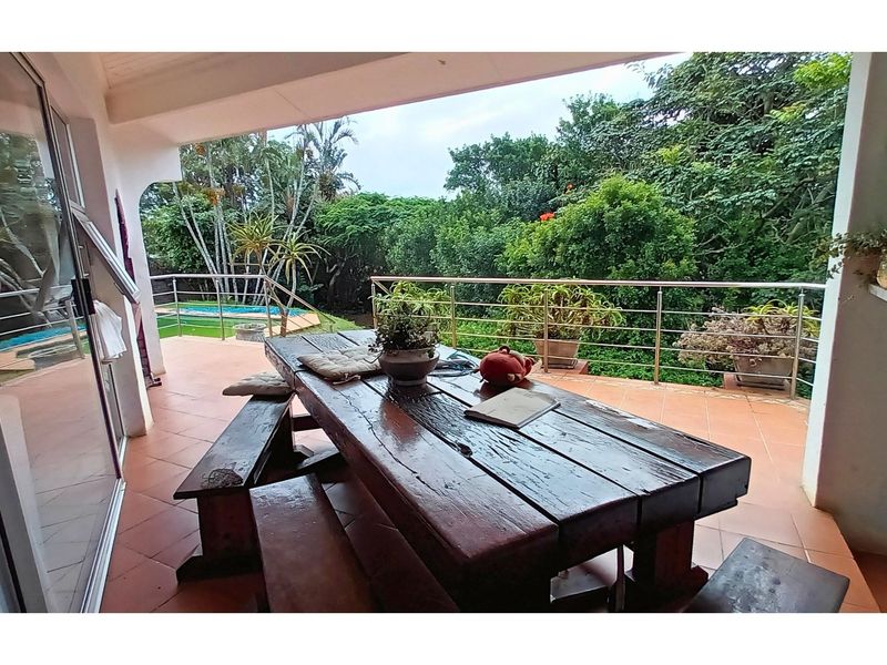 Spacious Family Home with Great Potential in Vincent Heights, East London - Photo 2